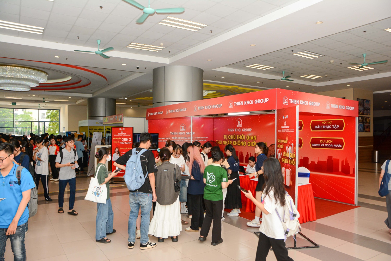 NEU INTERNSHIP DAY 2024: Cơ hội thiết thực giúp sinh viên tiếp cận việc làm -4