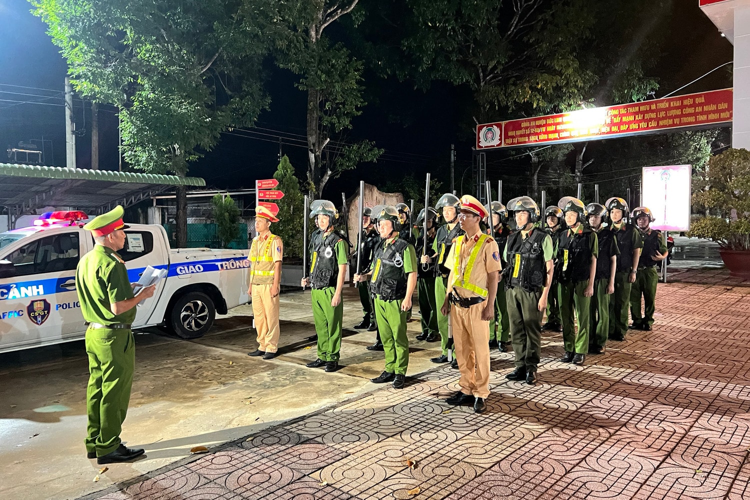 Công an huyện Đức Linh ra quân đợt cao điểm bảo đảm an ninh trật tự, An toàn giao thông