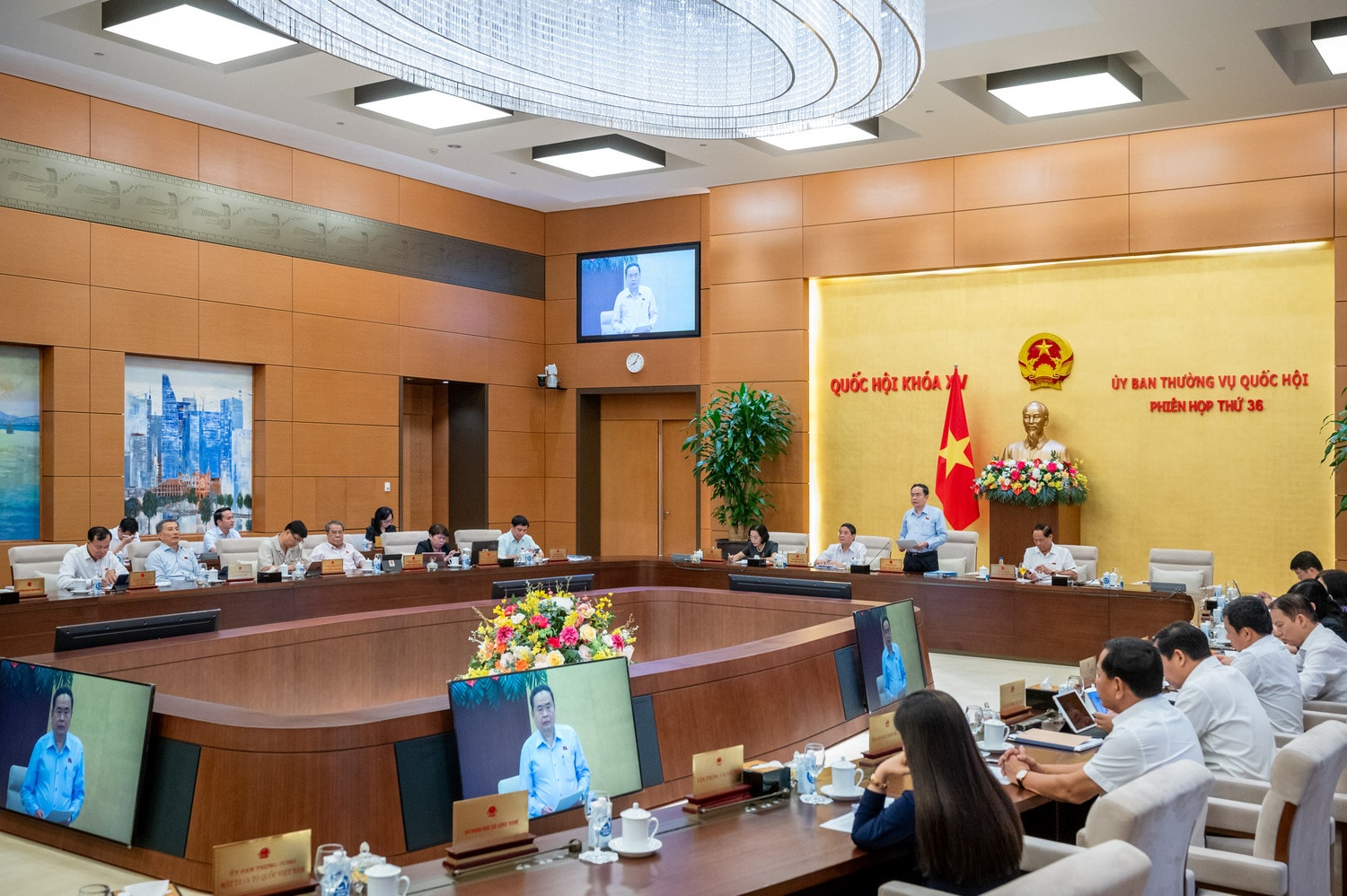 Quang cảnh Phiên họp. Ảnh: Lâm Hiển