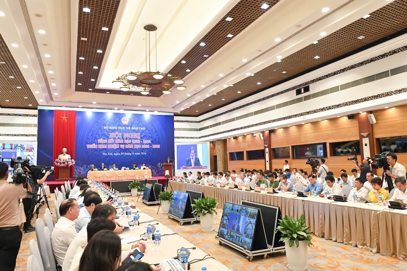 Thủ tướng dự Hội nghị tổng kết năm học 2023 - 2024, triển khai nhiệm vụ năm học -0