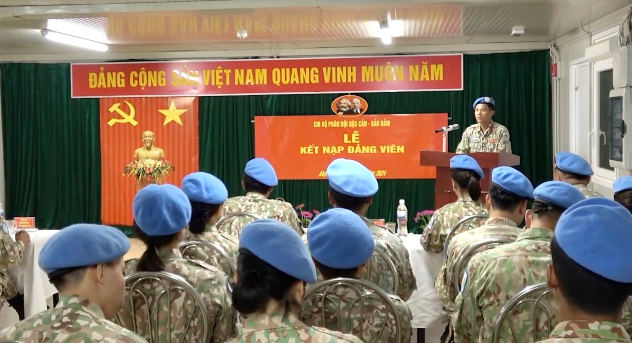 Đội Công binh gìn giữ hòa bình Việt Nam tổ chức kết nạp Đảng cho quần chúng ưu tú -0