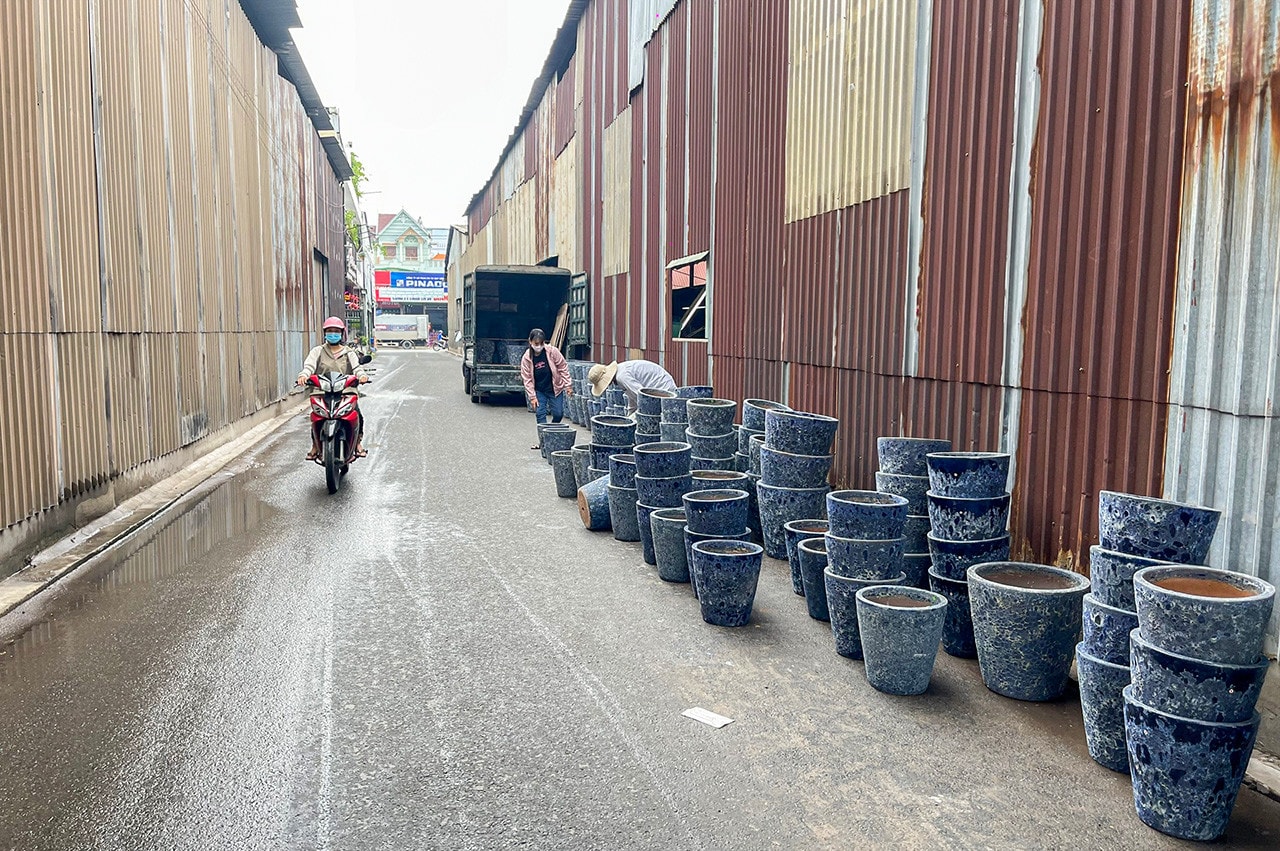 Bình Dương: Cử tri phản ánh doanh nghiệp sản xuất gốm hoạt động trong khu dân cư gây ô nhiễm