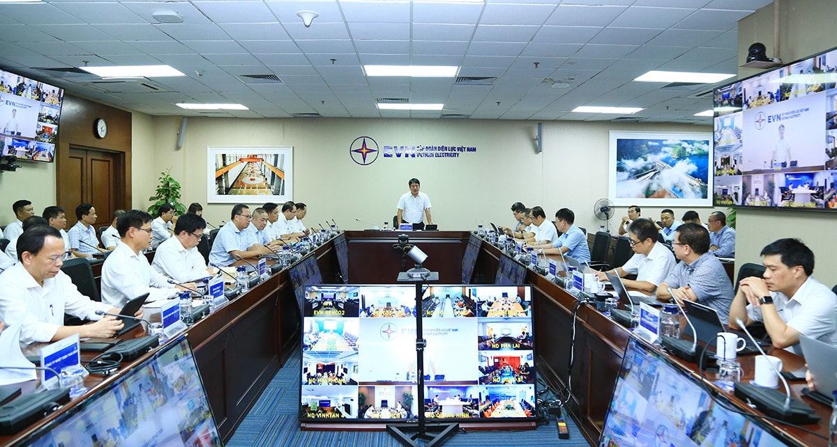 Tổng giám đốc EVN Nguyễn Anh Tuấn chủ trì hội nghị. Ảnh: Mỹ Hạnh