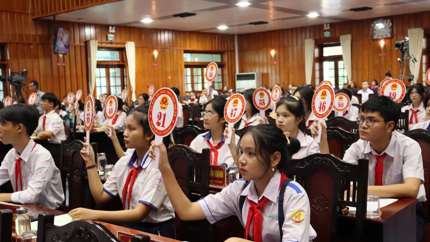 Luôn dành sự quan tâm, chăm lo đặc biệt cho trẻ em -0