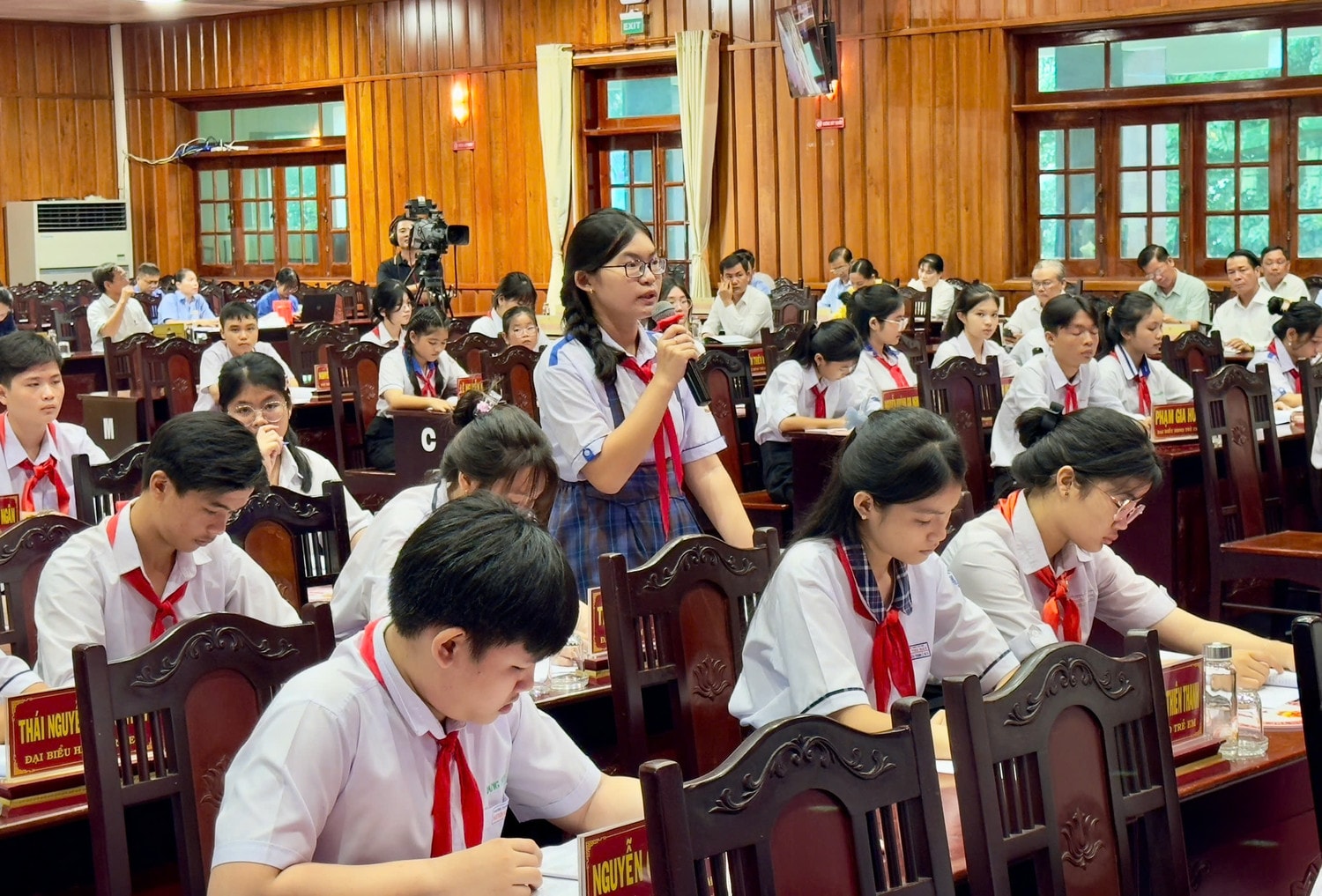 Luôn dành sự quan tâm, chăm lo đặc biệt cho trẻ em -0