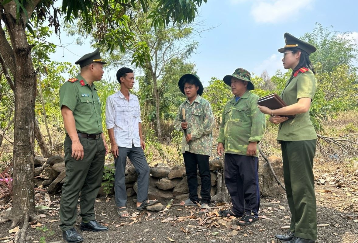 Niềm vui khi được đoàn tụ cùng gia đình sau những tháng ngày khổ cực nơi xứ người -0