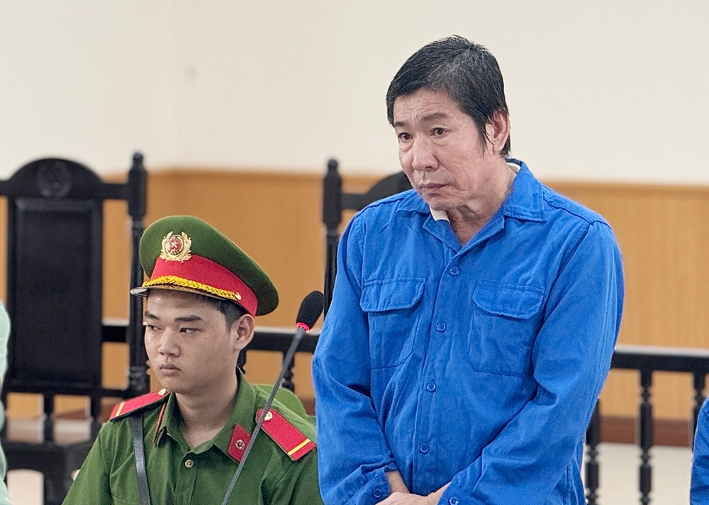 Nguyên chấp hành viên thi hành án lãnh 8 năm tù về tội Tham ô tài sản