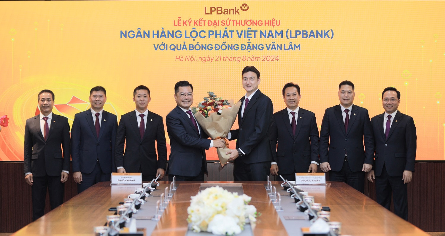 Thủ môn hàng đầu Việt Nam Đặng Văn Lâm được LPBank lựa chọn làm Đại sứ thương hiệu -0