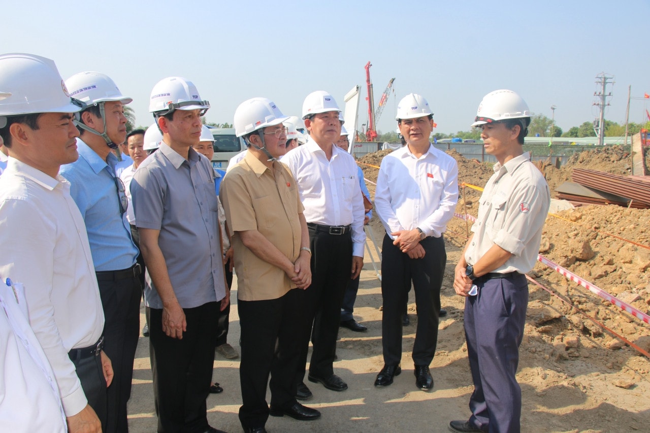 Phó Chủ tịch Quốc hội Nguyễn Đức Hải và Đoàn giám sát của Quốc hội kiểm tra tiến độ dự án Vành đai 3 đoạn qua TP. Hồ Chí Minh (tháng 3.2024) TP. Hồ Chí Minh: Tháo gỡ vướng mắc nguồn cát đắp nền cho dự án Vành đai 3 -0