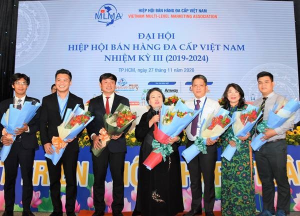 Nữ doanh nhân đứng sau đa cấp Lô Hội từng bị xử phạt vì bán hàng giá cao hơn 100 lần giá gốc là ai? -0