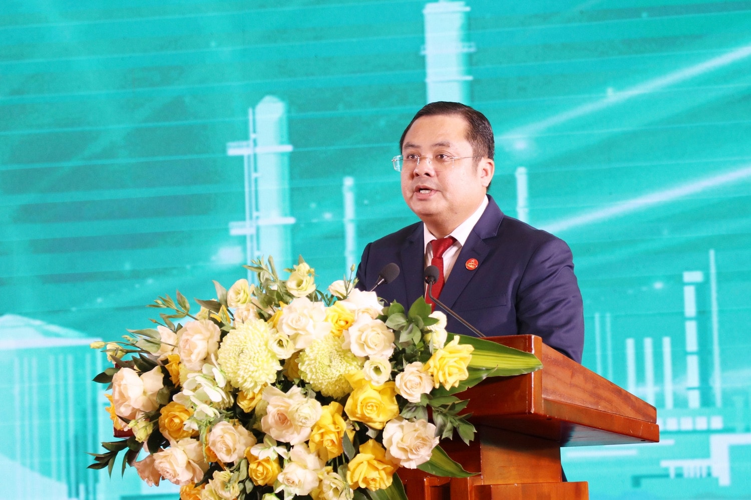 Bí thư Đảng ủy, Chủ tịch Hội đồng thành viên Tập đoàn Hóa chất Việt Nam Phùng Quang Hiệp phát biểu diễn văn khai mạc. Ảnh: An Nhiên Hoàn thành sứ mệnh vai trò trụ cột dẫn dắt ngành công nghiệp hóa chất của đất nước -0