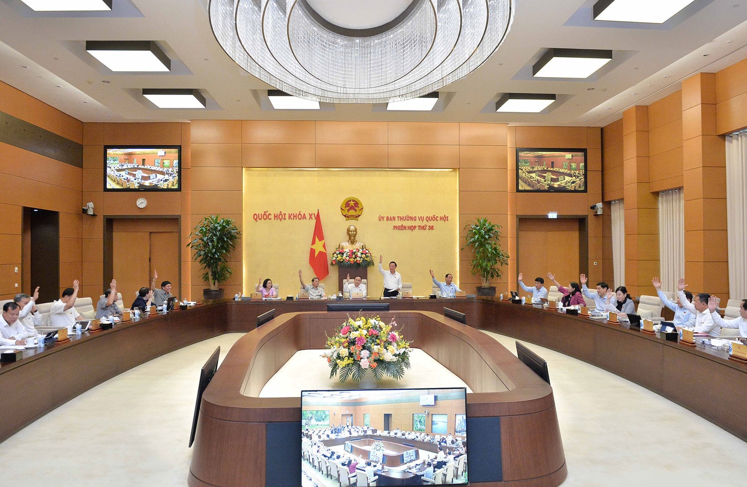 Hoàn chỉnh hồ sơ, bảo đảm đầy đủ các điều kiện, thủ tục theo đúng quy định pháp luật -0