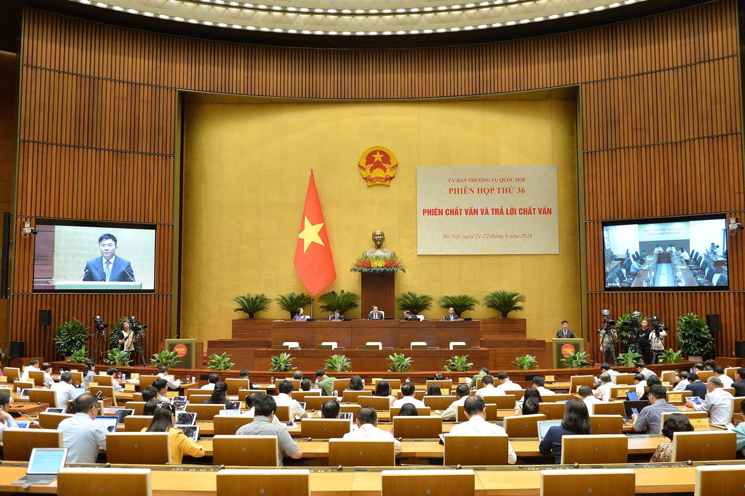 Phó Thủ tướng Lê Thành Long: Xây dựng, tổ chức thi hành pháp luật là nhiệm vụ trọng tâm, kịp thời tháo gỡ khó khăn, bảo đảm quyền, lợi ích hợp pháp của người dân -0
