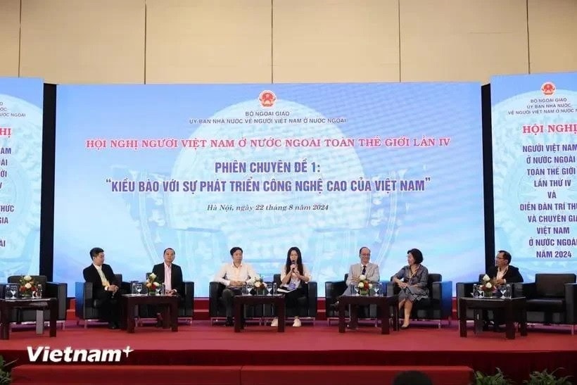 Ample room for Vietnam to develop semiconductor: OV intellectuals -0