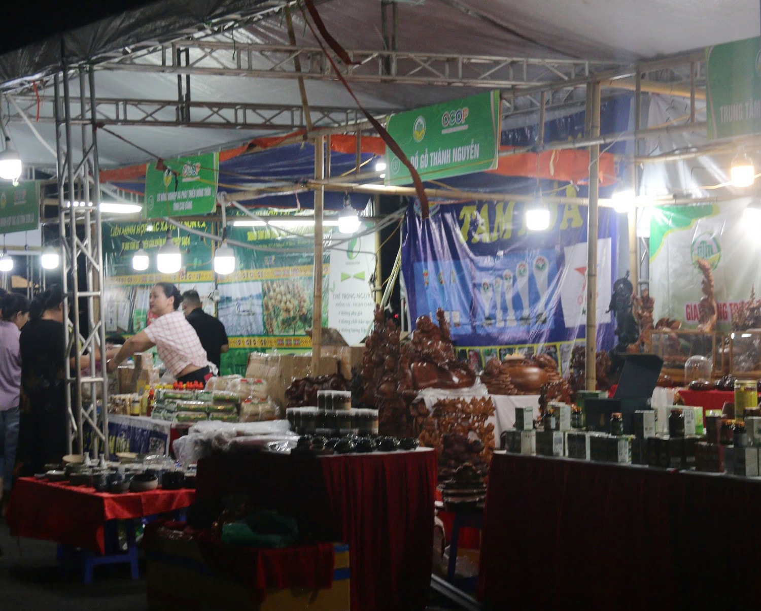 Hà Nội giới thiệu sản phẩm OCOP gắn với văn hóa các tỉnh miền Trung và Tây Nguyên -0