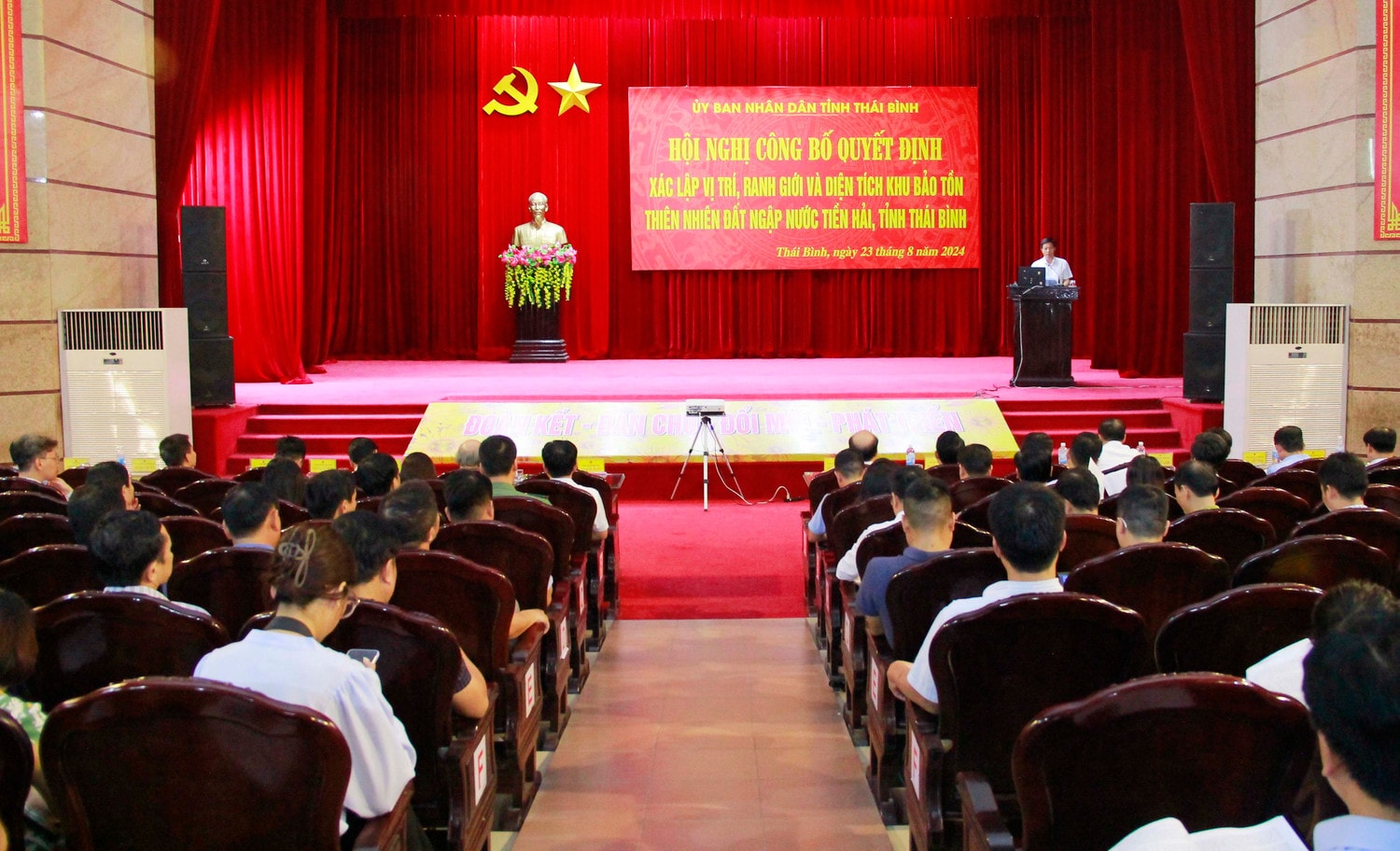Toàn cảnh hội nghị Thái Bình công bố Quyết định Xác lập vị trí, ranh giới và diện tích Khu bảo tồn thiên nhiên đất ngập nước Tiền Hải -0