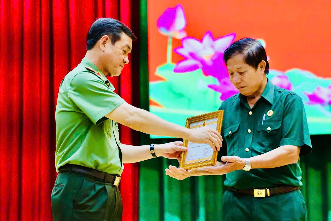  Biểu dương 160 điển hình tiên tiến trong phong trào bảo vệ an ninh Tổ quốc -0