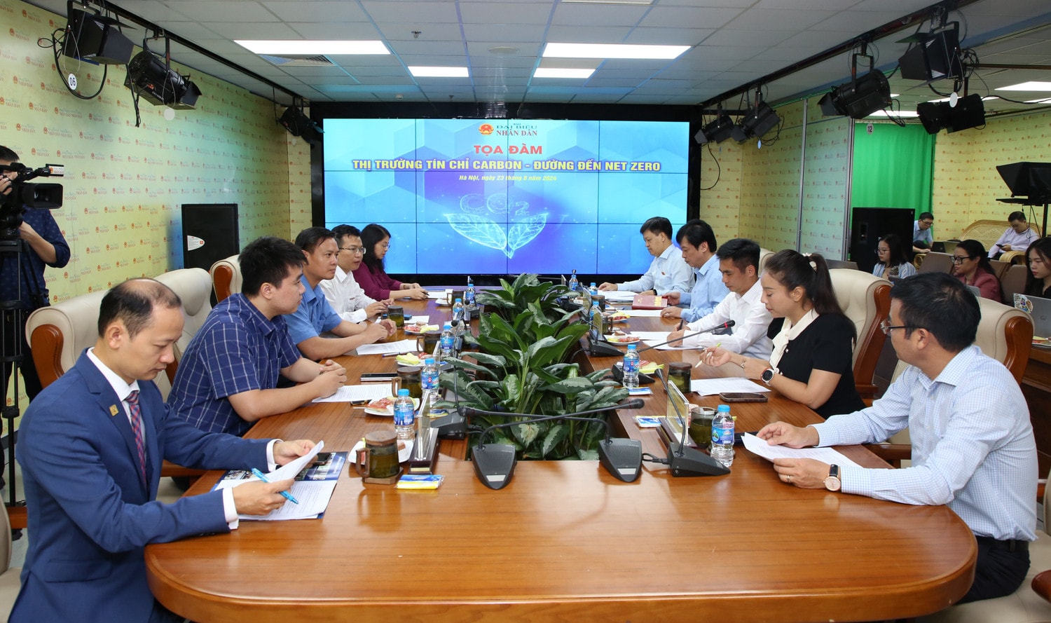 Quang cảnh tọa đàm “Thị trường carbon – đường đến Net Zero” do Báo Đại biểu Nhân dân tổ chức Cần có giải pháp cụ thể phát triển thị trường carbon -0