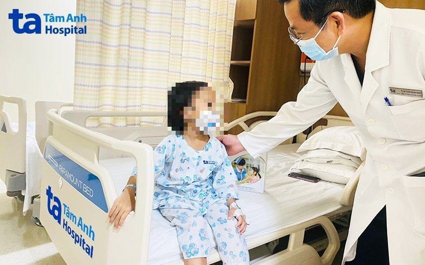 Dị vật búi tóc dài 20cm khiến bé gái 4 tuổi tắc ruột -0
