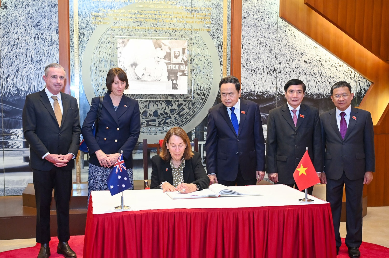 Chủ tịch Quốc hội Trần Thanh Mẫn chủ trì Lễ đón Chủ tịch Thượng viện Australia Sue Lines thăm chính thức Việt Nam -0