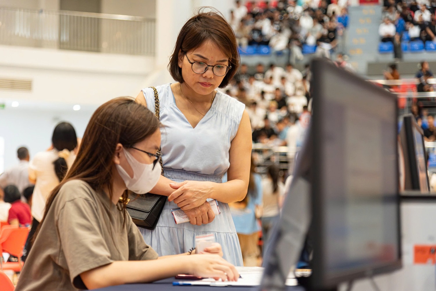 Trường Đại học Phenikaa đón hàng nghìn tân sinh viên đến làm thủ tục nhập học -0