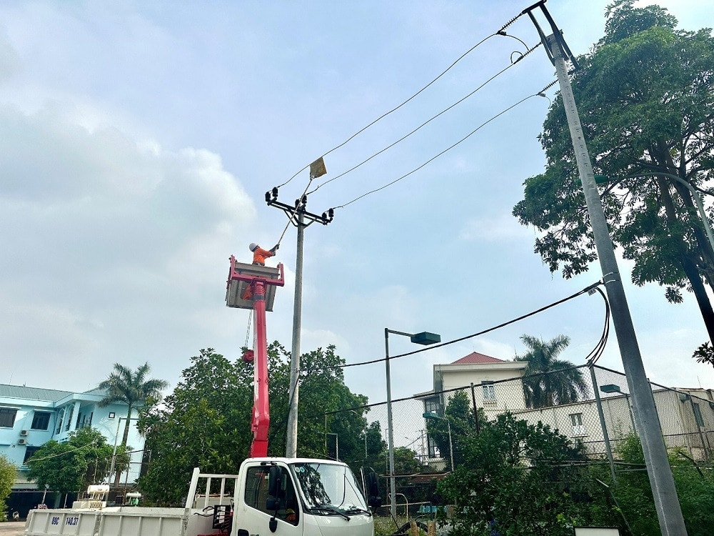 Áp dụng Thiết bị bay điều khiển từ xa phục vụ quản lý vận hành lưới điện -0