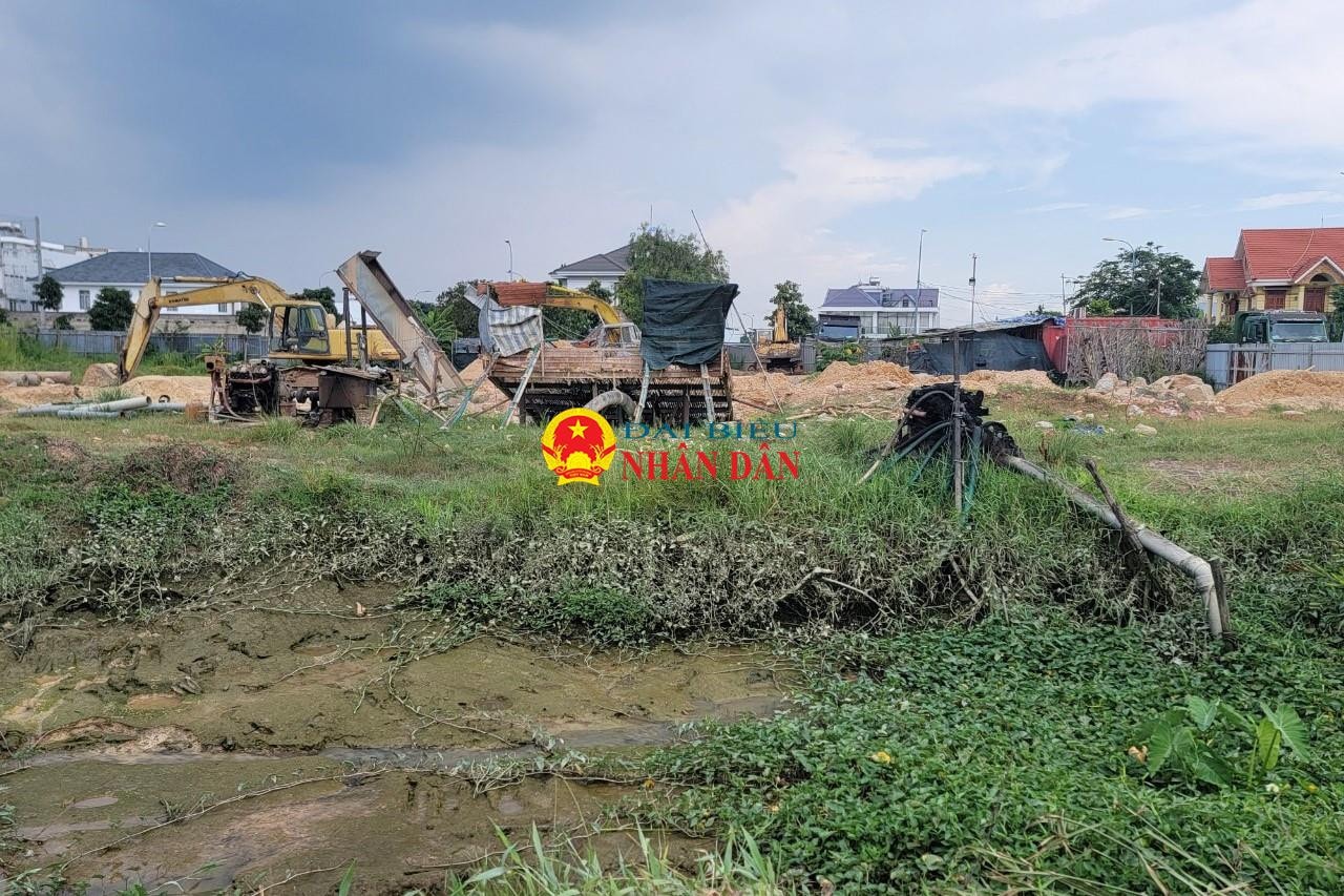 TP. Hồ Chí Minh: 2 bãi rửa và kinh doanh cát không phép ngang nhiên hoạt động tại Khu dân cư Bắc Rạch Chiếc nhiều năm liền -0
