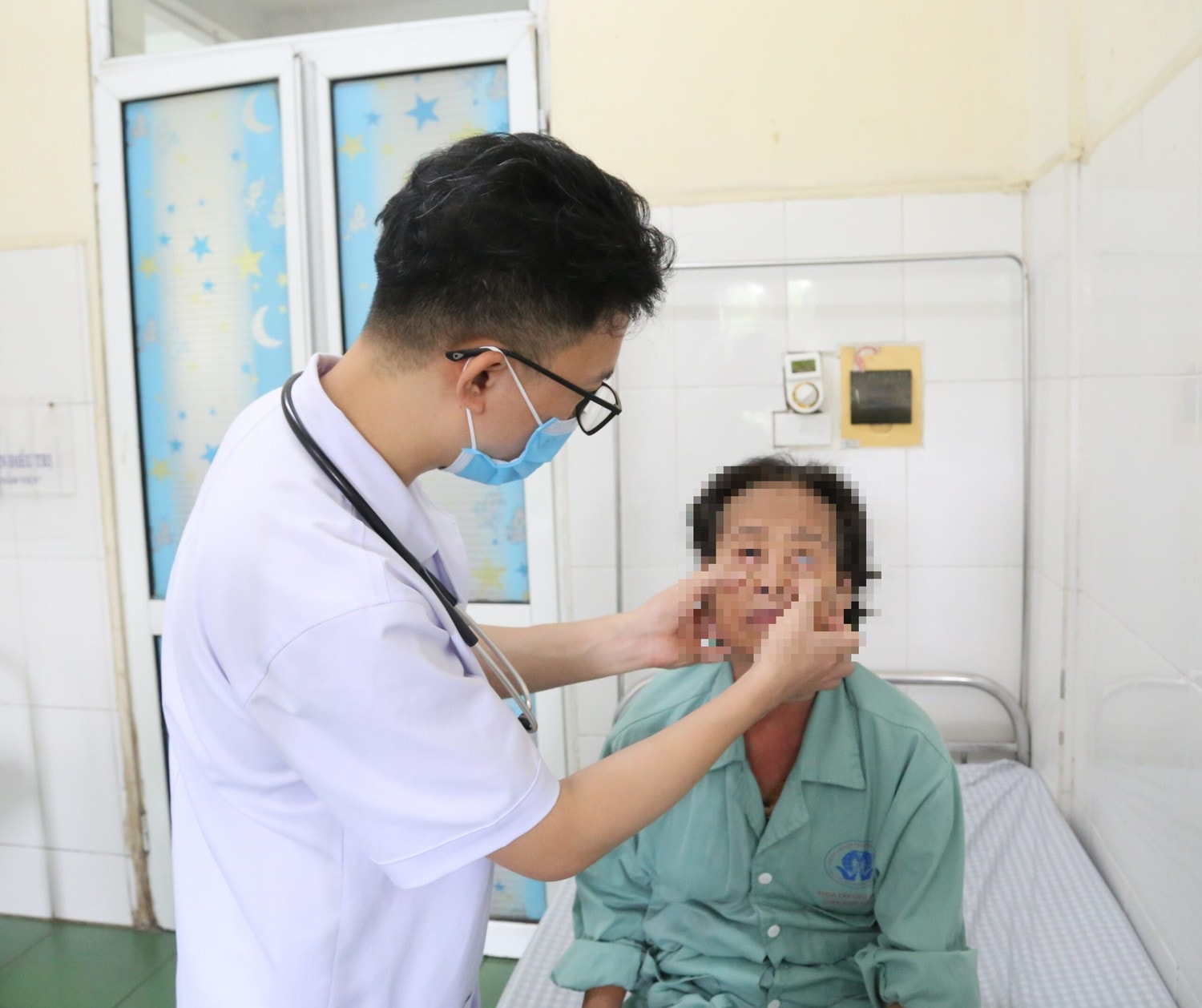 Nhiễm 5 loại giun sán nguy hiểm cùng lúc do ăn rau sống sai cách -0