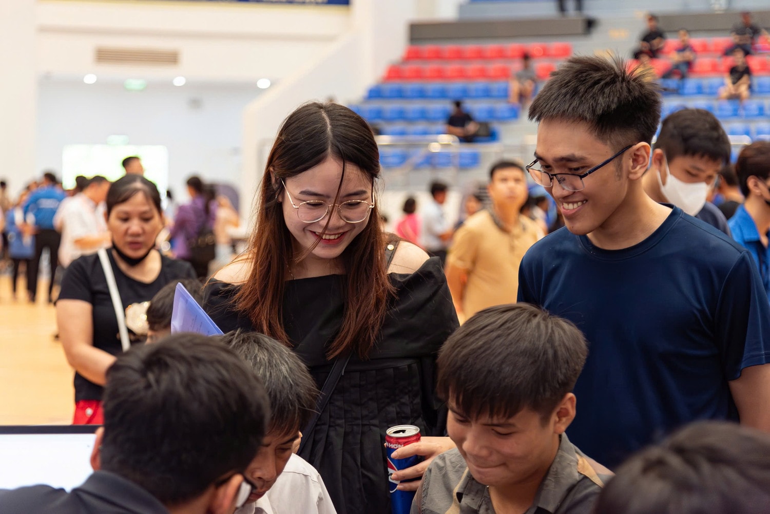 Trường Đại học Phenikaa đón hàng nghìn tân sinh viên đến làm thủ tục nhập học -0
