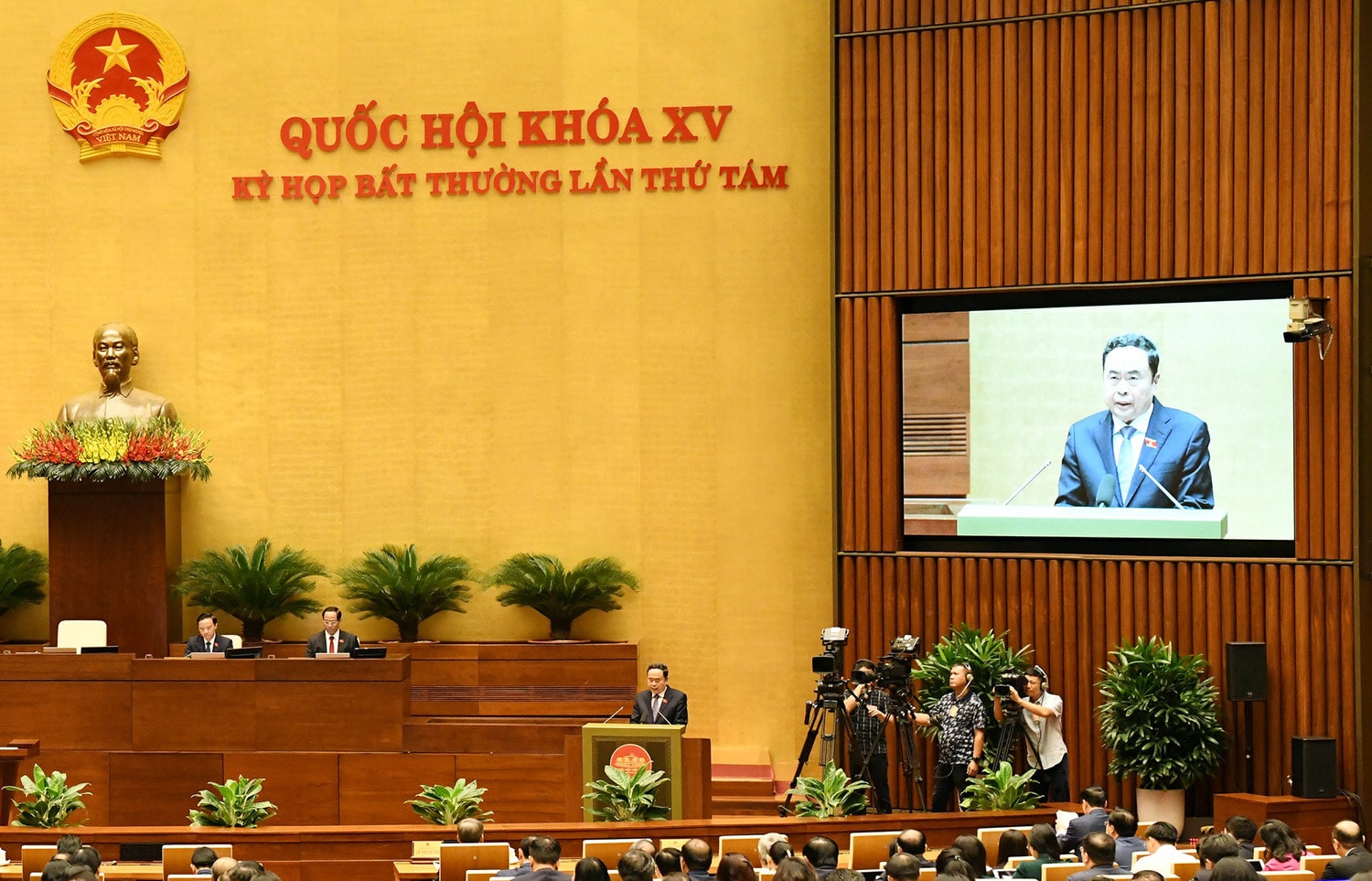 CÁCH MẠNG THÁNG TÁM - MỘT KỲ TÍCH LỊCH SỬ -0
