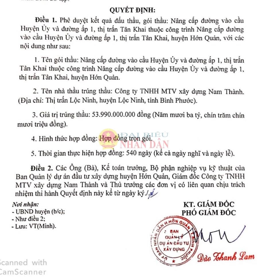 Ông Đào Thanh Lam – Giám đốc Ban QLDA ĐTXD huyện Hớn Quản ký duyệt cho Công ty Nam Thành trúng thầu với giá gần 54 tỷ đồng, tiết kiệm ngân sách 21 triệu đồng
