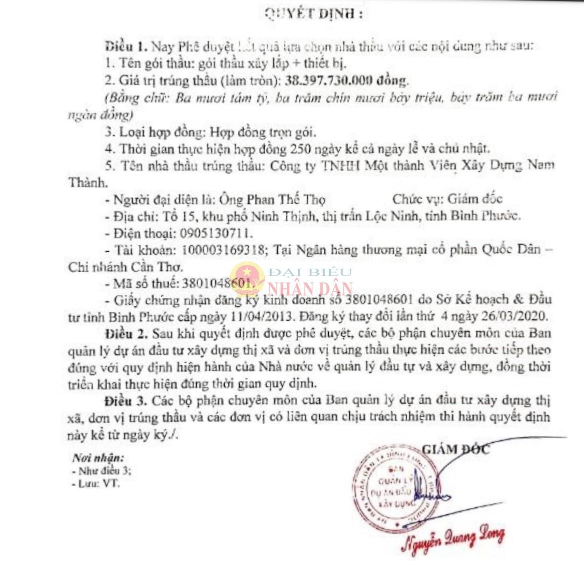 Ông Nguyễn Quang Long – Giám đốc Ban QLDA ĐTXD thị xã Bình Long ký duyệt cho Công ty Nam Thành trúng gói thầu hơn 38,3 tỷ đồng, tiết kiệm khoảng 39 triệu đồng