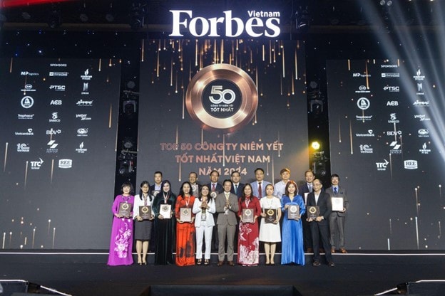 12 năm liên tiếp Vietcombank đứng trong Danh sách 50 Công ty niêm yết tốt nhất Việt Nam do Forbes xếp hạng -0