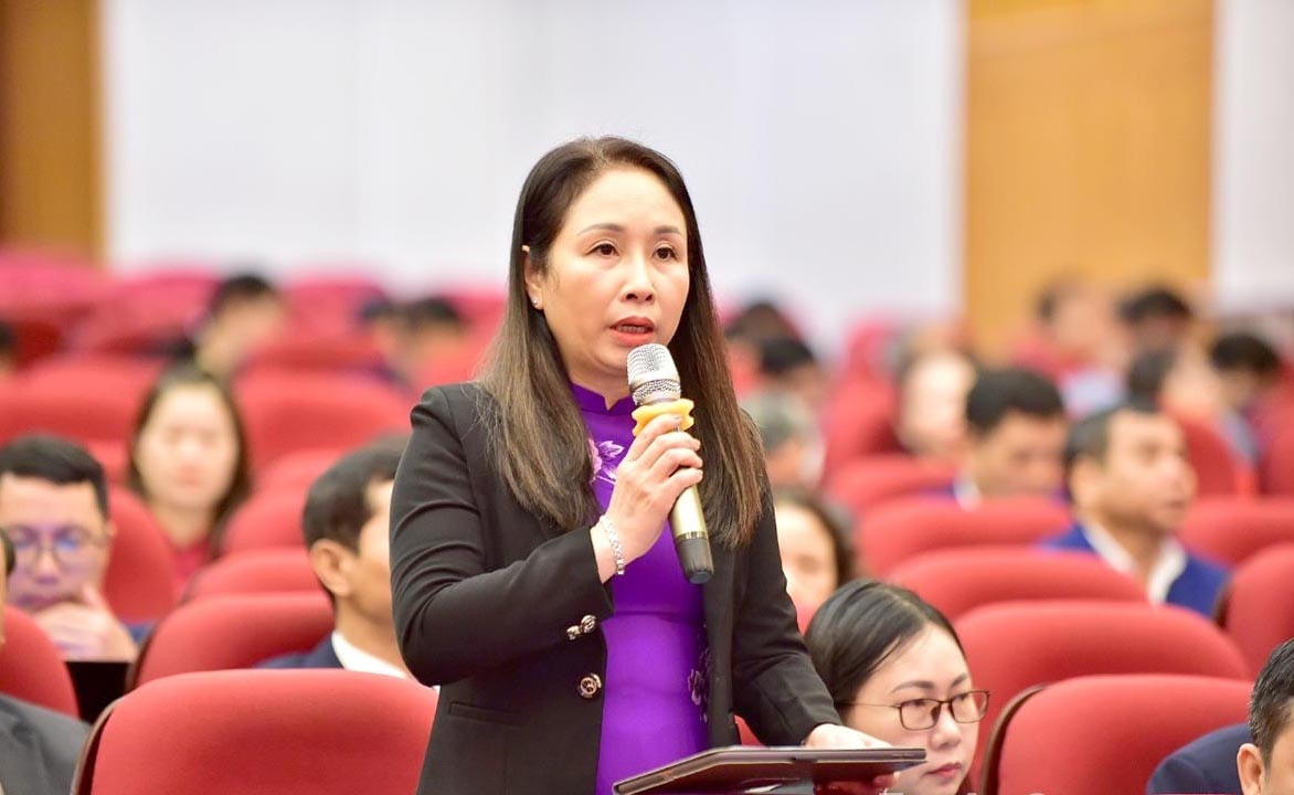 Đại biểu chất vấn tại Kỳ họp thứ bảy, HĐND tỉnh Tuyên Quang Khóa XIX - ẢNH N. HƯNG