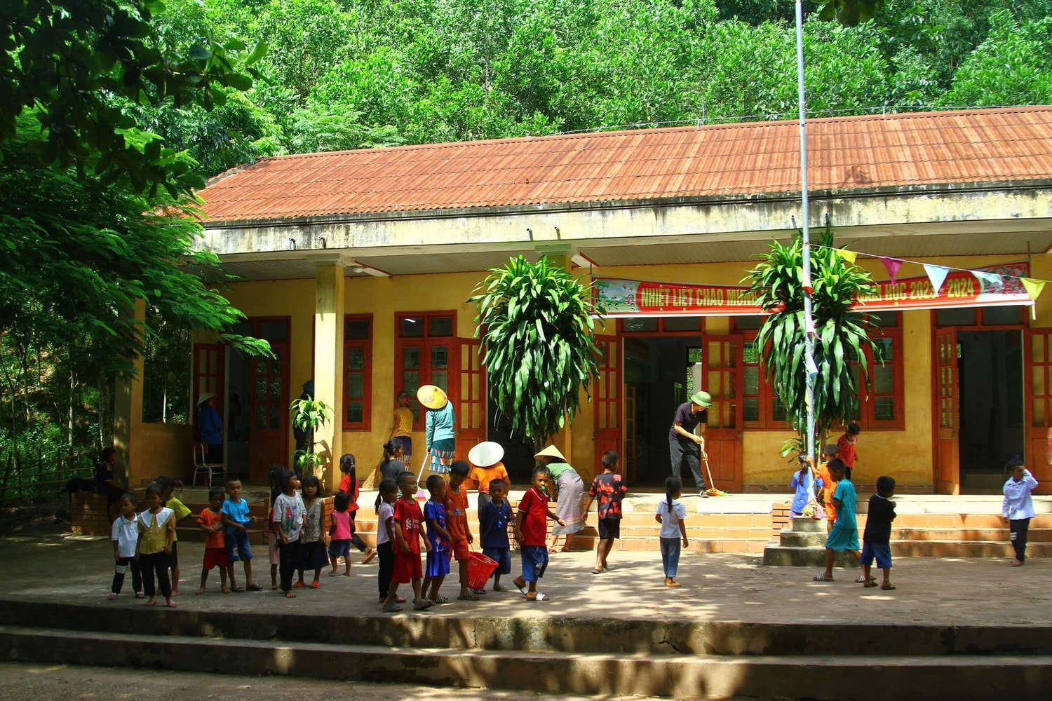 Trường học vùng cao Quảng Bình chuẩn bị cho năm học mới -0