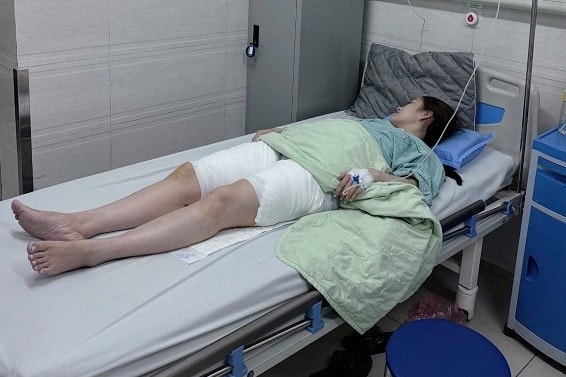 Người phụ nữ có nguy cơ tàn tật suốt đời sau khi hút mỡ đùi tại spa -0