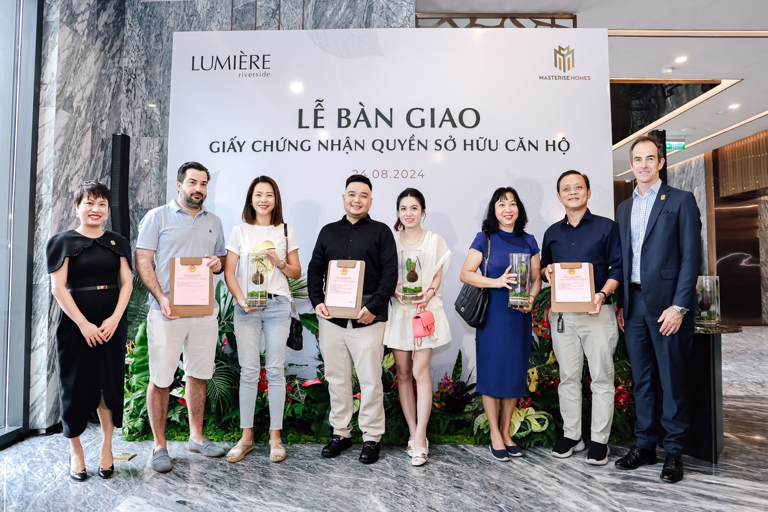 Masterise Homes bàn giao sổ hồng cho cư dân LUMIÈRE riverside theo đúng cam kết -0