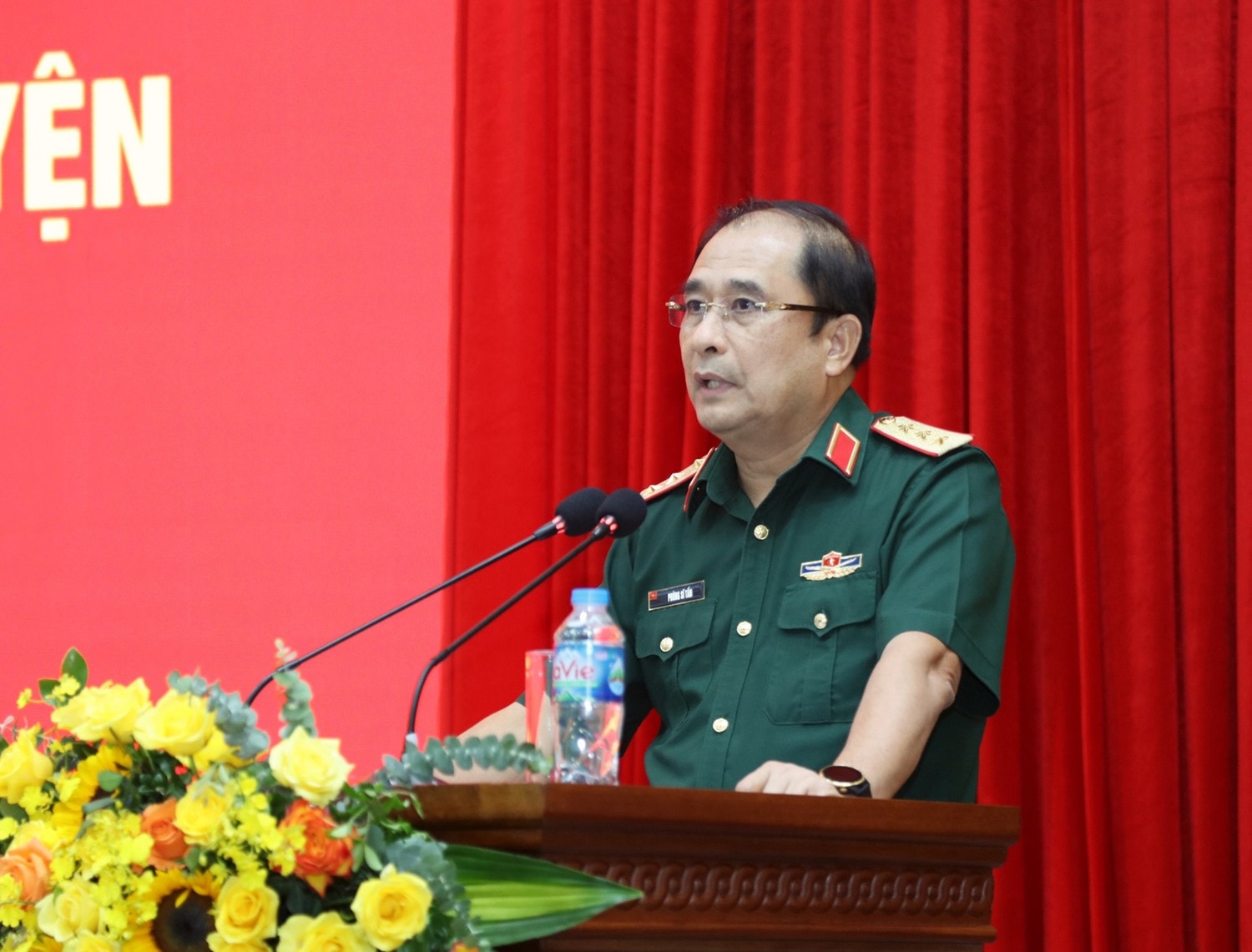 Phó Tổng Tham mưu trưởng Quân đội nhân dân Việt Nam, Thượng tướng Phùng Sĩ Tấn phát biểu chỉ đạo hội nghị. Ảnh: Minh Anh Hội nghị tổng kết 10 năm công tác huấn luyện gìn giữ hòa bình Liên Hợp Quốc (2014 - 2024) -0