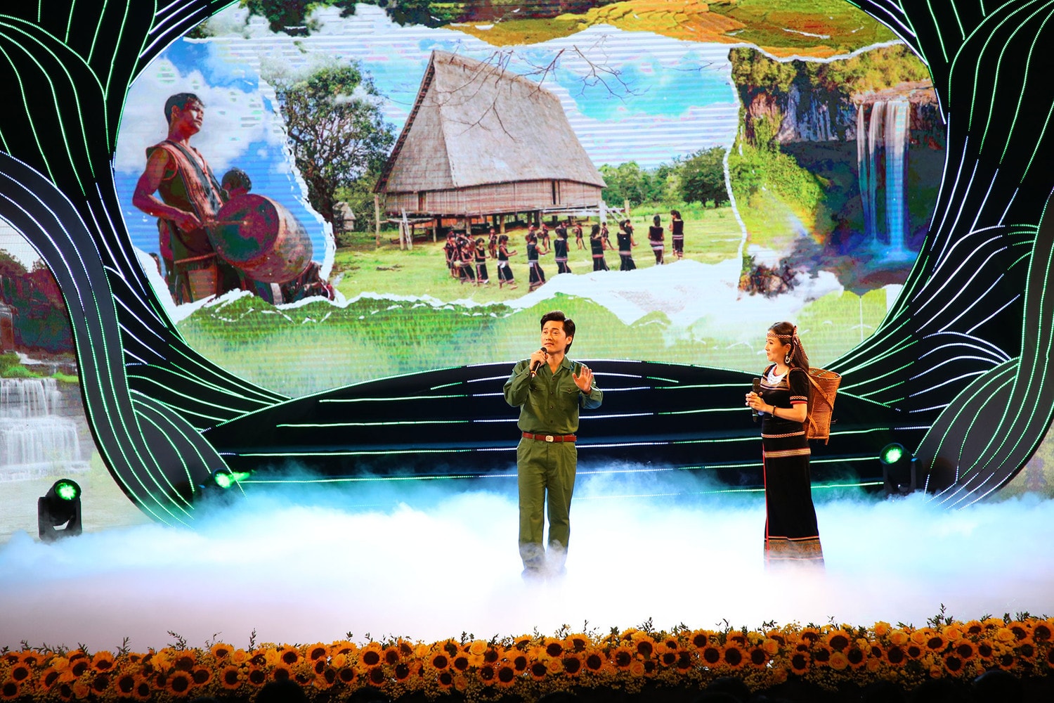 Chủ tịch Quốc hội Trần Thanh Mẫn dự Chương trình nghệ thuật đặc biệt “Nắng Ba Đình” -0