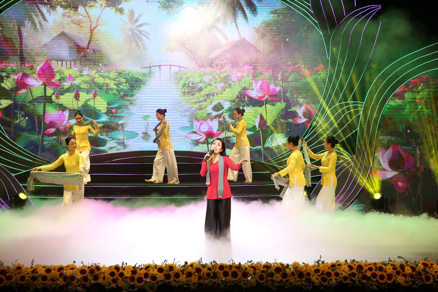 Chủ tịch Quốc hội Trần Thanh Mẫn dự Chương trình nghệ thuật đặc biệt “Nắng Ba Đình” -0