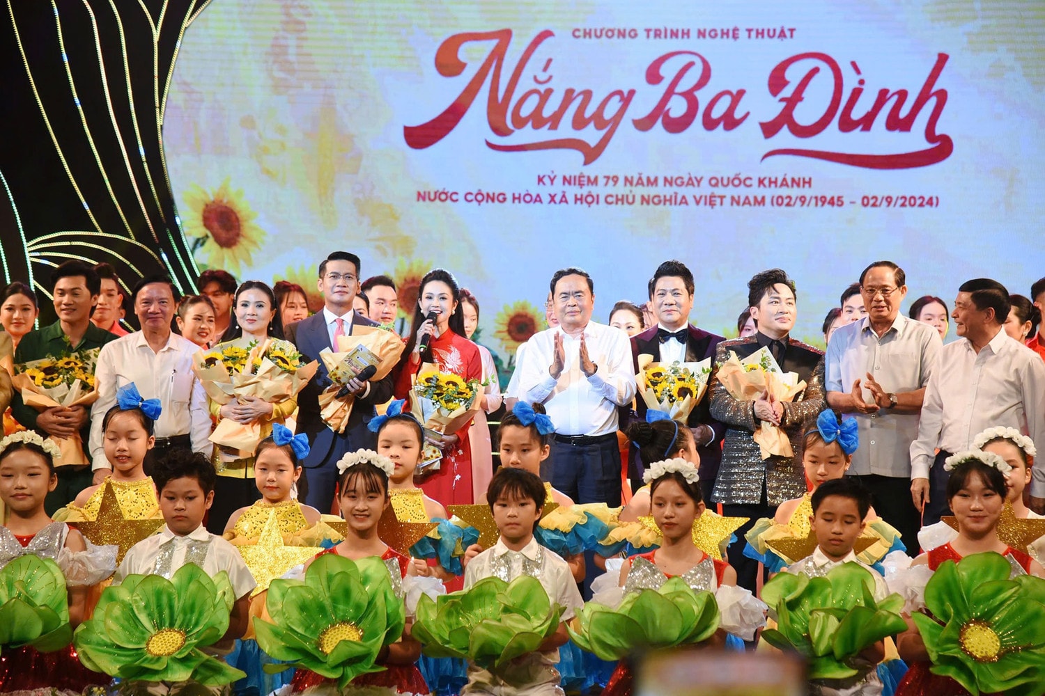 Chủ tịch Quốc hội Trần Thanh Mẫn dự Chương trình nghệ thuật đặc biệt “Nắng Ba Đình” -0