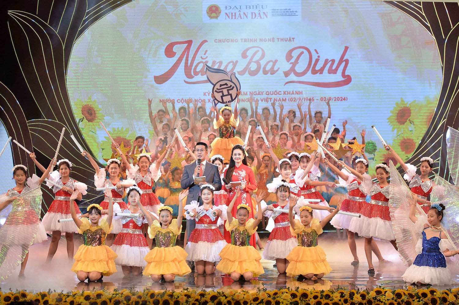 Chủ tịch Quốc hội Trần Thanh Mẫn dự Chương trình nghệ thuật đặc biệt “Nắng Ba Đình” -0