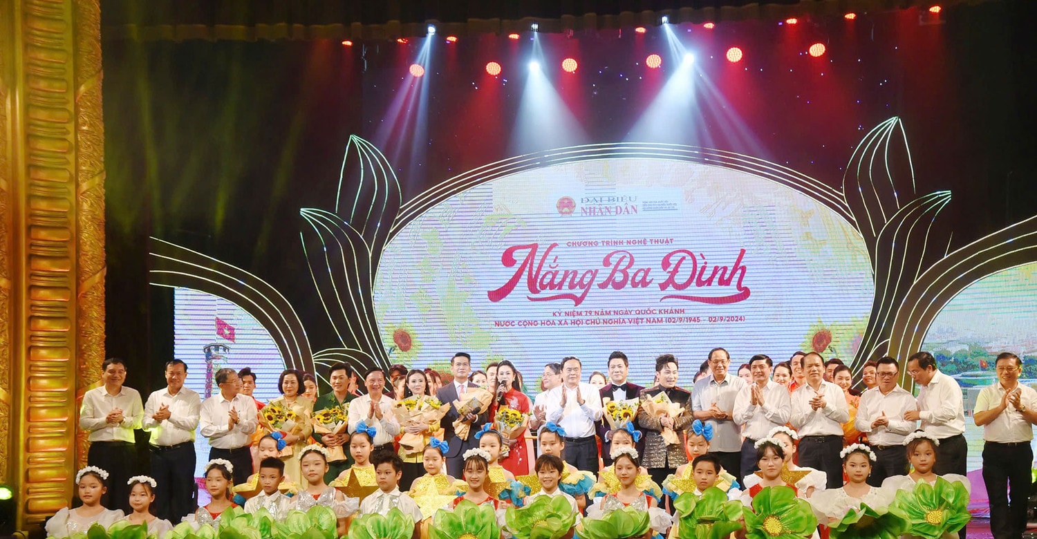 Chủ tịch Quốc hội Trần Thanh Mẫn dự Chương trình nghệ thuật đặc biệt “Nắng Ba Đình” -0