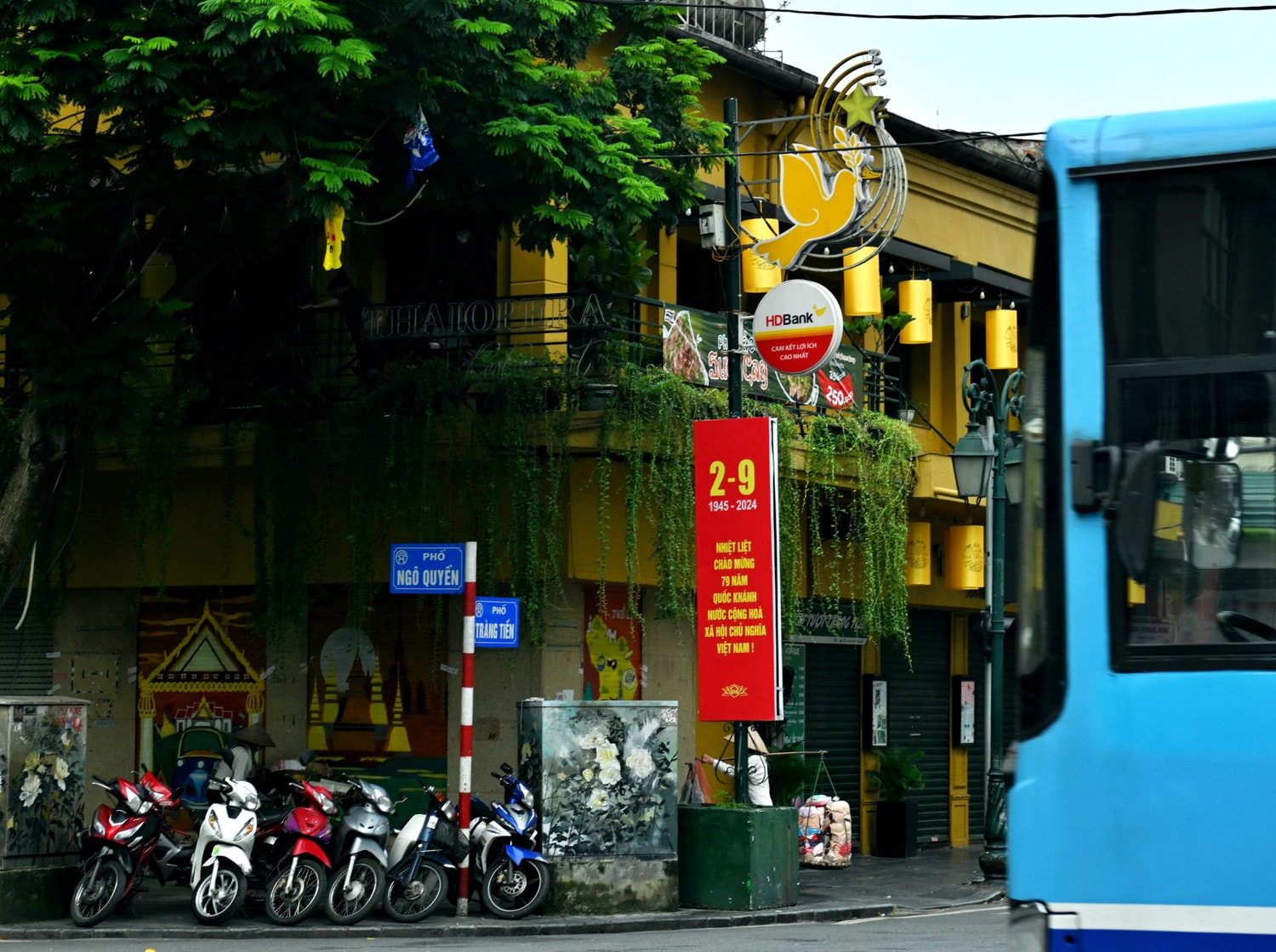Phố phường Hà Nội rực rỡ cờ hoa chào mừng Quốc khánh 2.9 -2