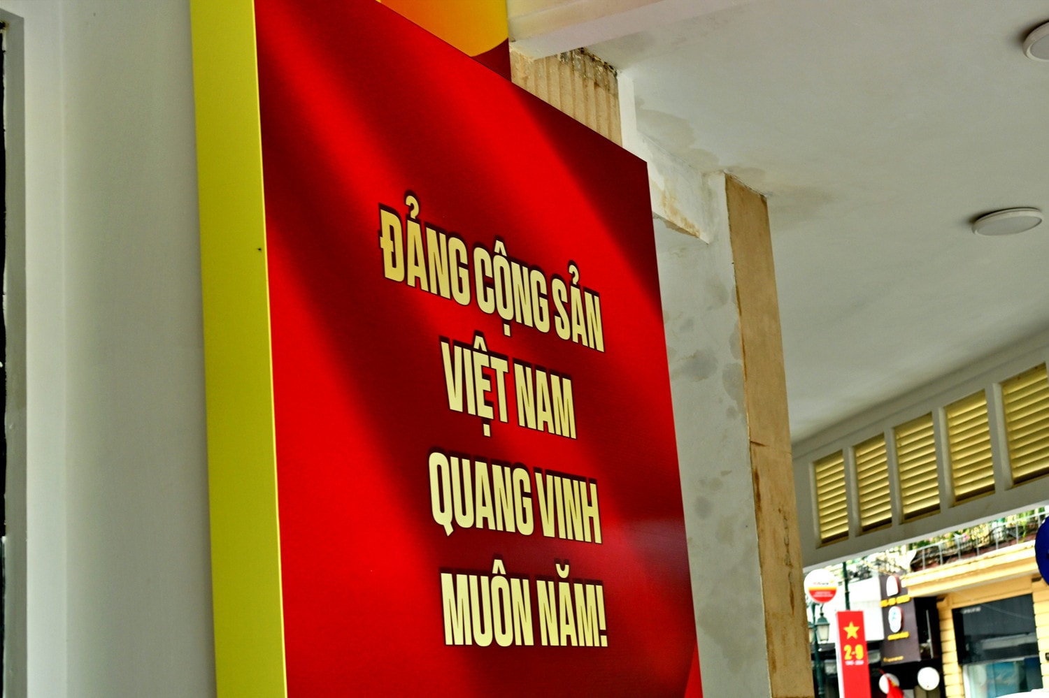 Phố phường Hà Nội rực rỡ cờ hoa chào mừng Quốc khánh 2.9 -2
