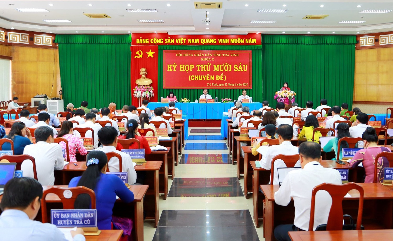 Tại kỳ họp, HĐND tỉnh đã thống nhất thông qua 14 nghị quyết quan trọng Ông Châu Văn Hòa được bầu giữ chức Phó Chủ tịch UBND tỉnh Trà Vinh