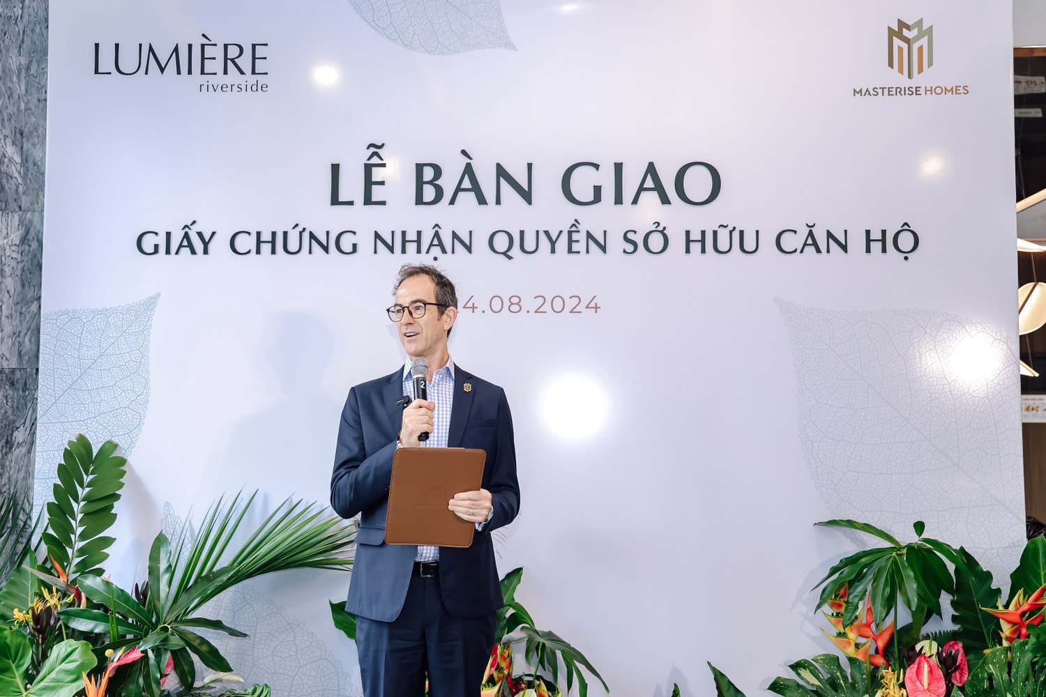 Masterise Homes bàn giao sổ hồng cho cư dân LUMIÈRE riverside theo đúng cam kết -0