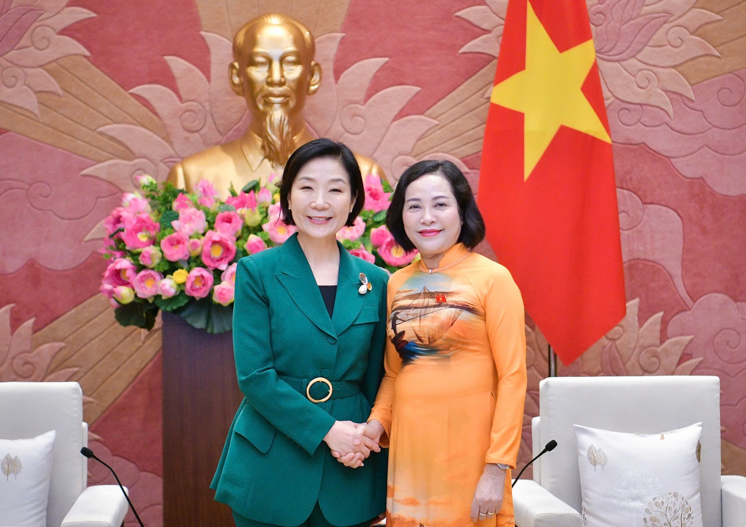 Phó Chủ tịch Quốc hội Nguyễn Thị Thanh tiếp Bộ trưởng Bộ Doanh nghiệp vừa và nhỏ và Khởi nghiệp Hàn Quốc -0