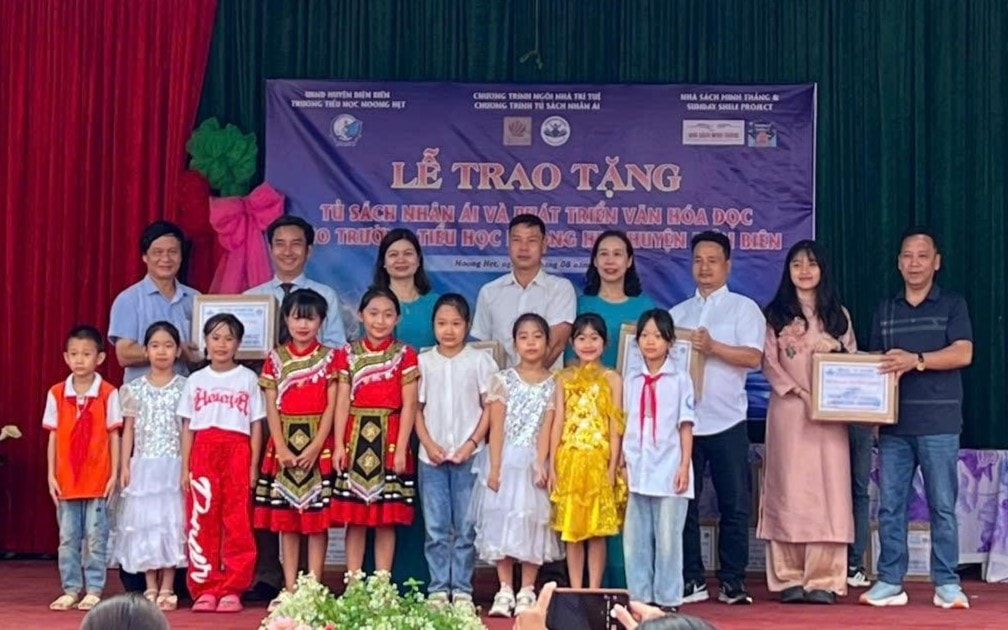 Tiếp lửa tri thức cho học sinh Điện Biên