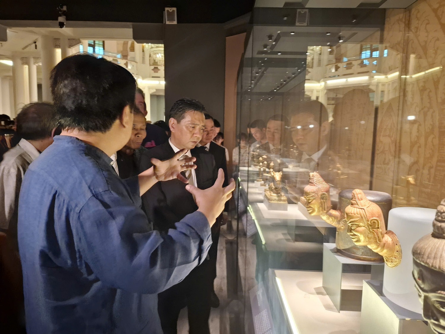 Trưng bày 